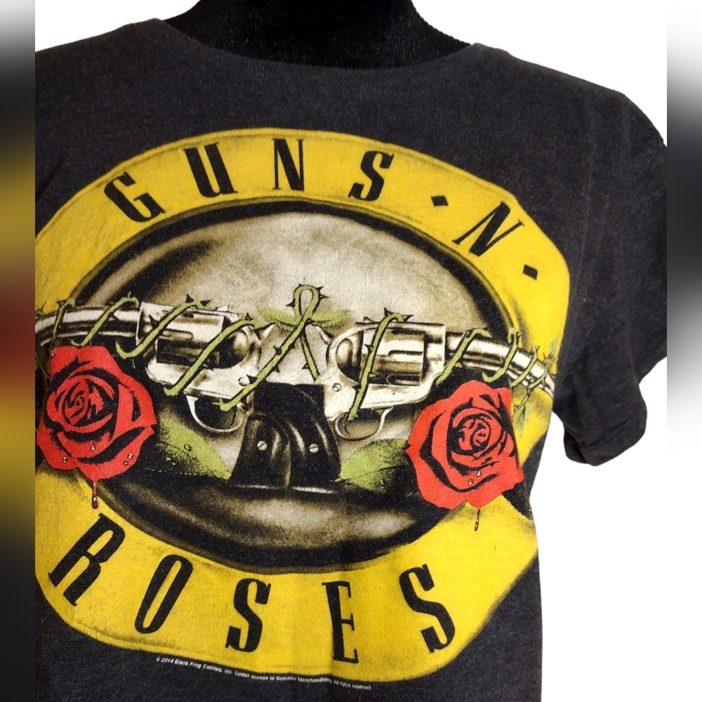 Guns & Roses Cropped Tee - Picture 3 of 4